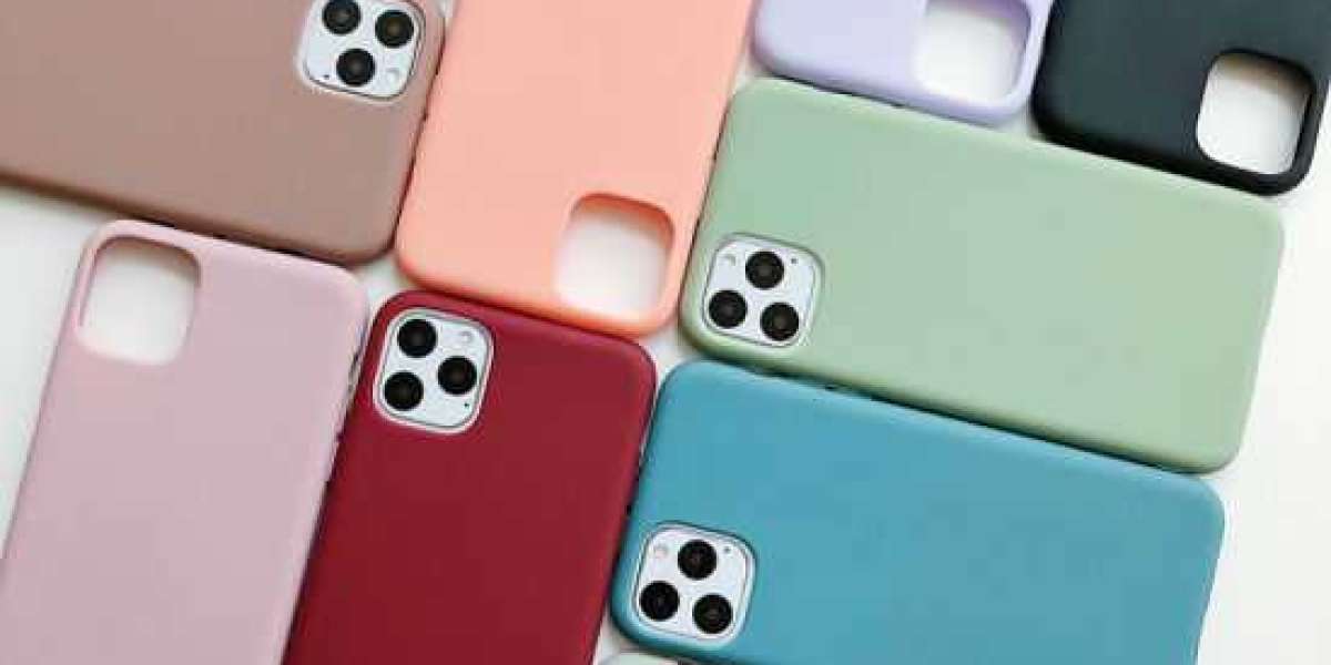 The silicone cover protects your smartphone.