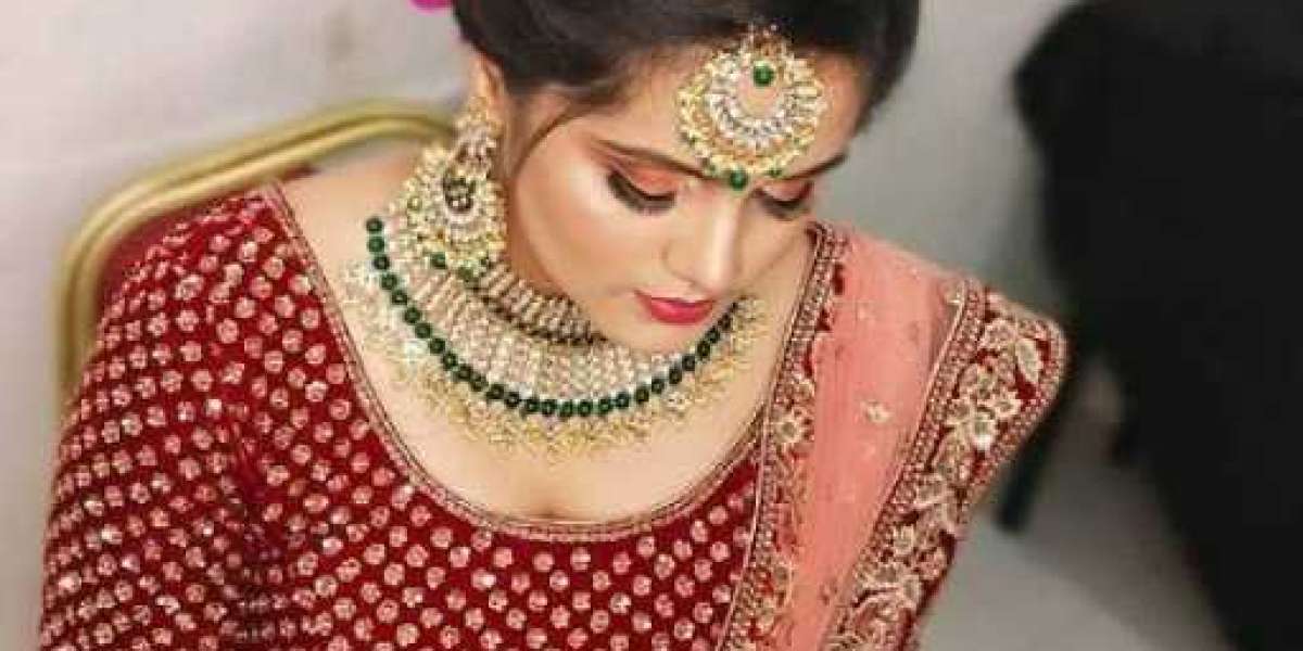 Best Makeup Artist in Delhi with Price