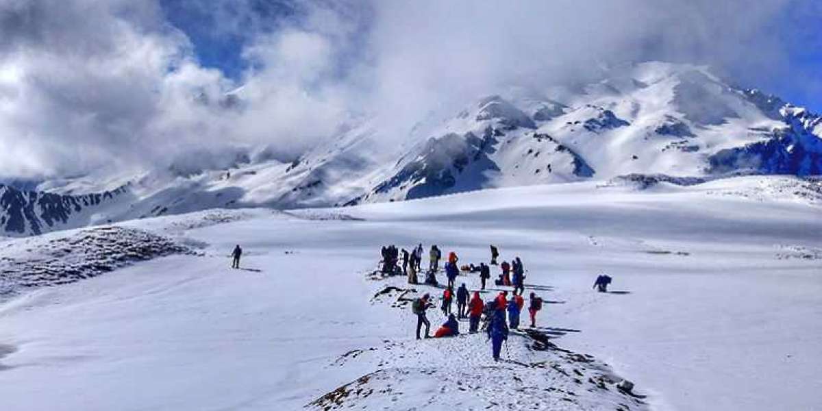 Challenging your limits : The Ultimate Sar Pass Trekking Experience