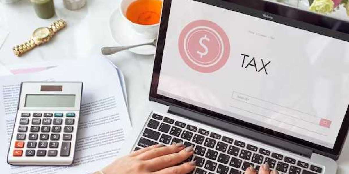 The Difference Between a Tax Accountant and a Tax Preparer