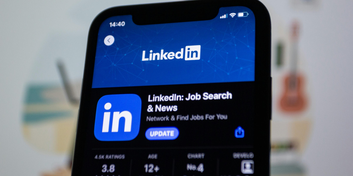 Golden Tips to Craft an Engaging LinkedIn Profile in the UK