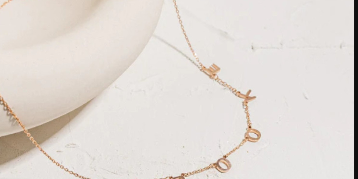 Custom-made Grace: The Timeless Appeal of Customized Necklaces with Names