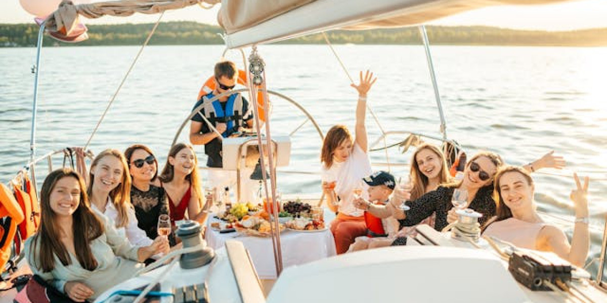 How to Host the Perfect Party on Your Bimini Boat